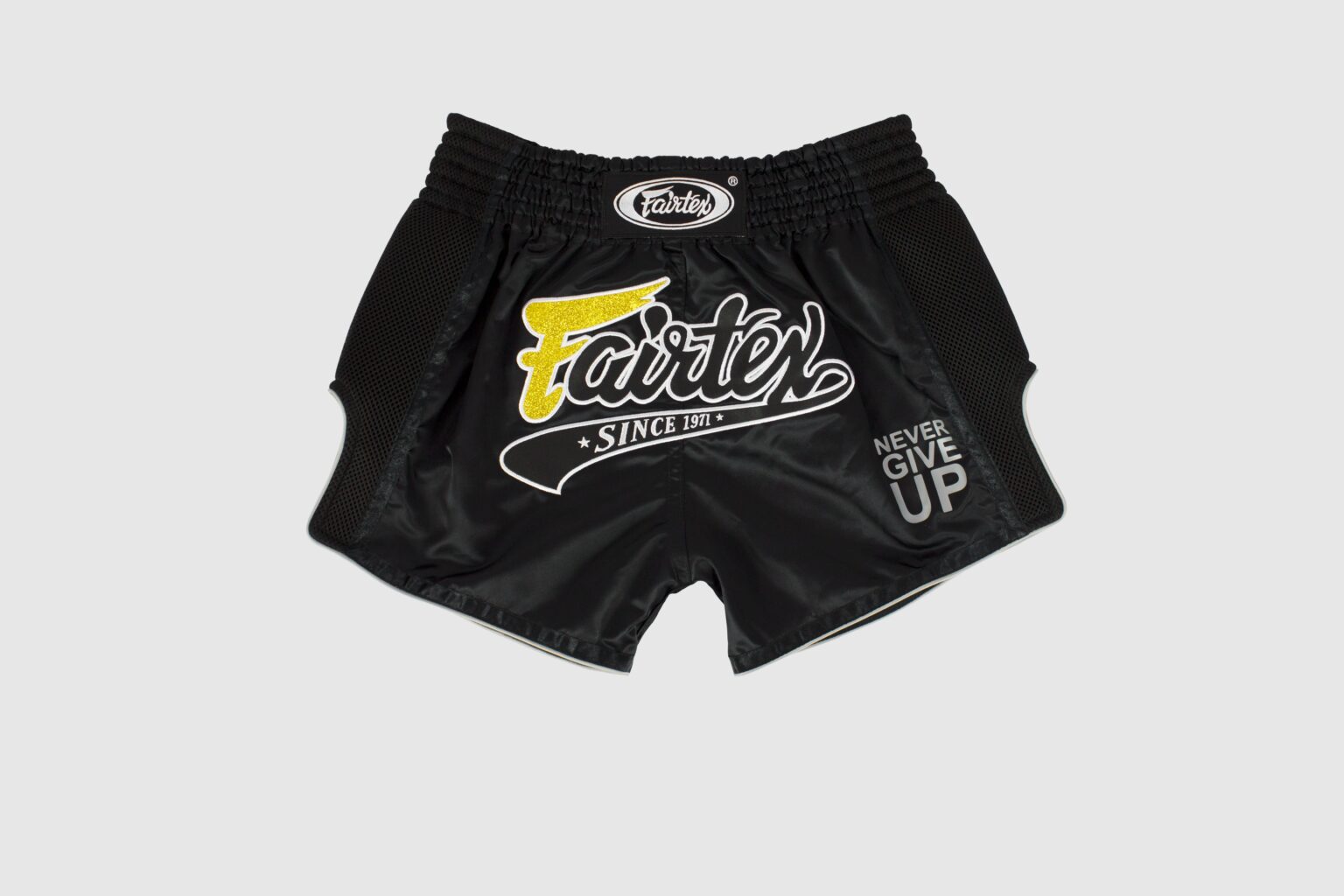 Shorts Fairtex BS1708 – “Never Give Up” – Color Negro